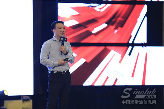 埃尼润滑油中国区销售总监王斌先生发表演讲