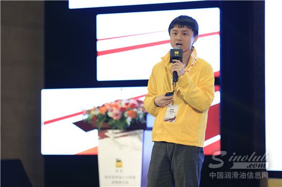 埃尼润滑油中国区市场经理李玥轶先生发表演讲