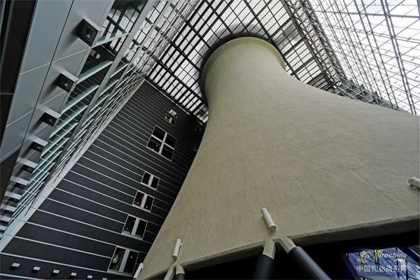 倍耐力米兰总部大楼的冷却塔.jpg