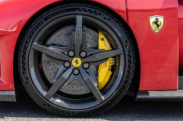 米其林专为法拉利F80打造超高性能轮胎 ——米其林Pilot Sport Cup 2 R K1