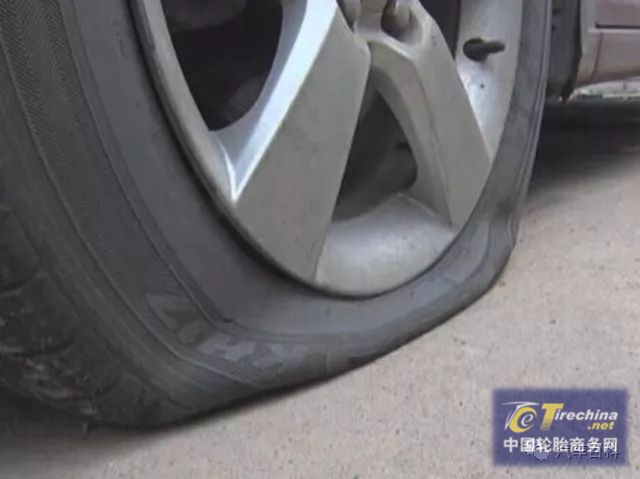 轮胎扎了一个钉子但气压不少，还能继续开吗？