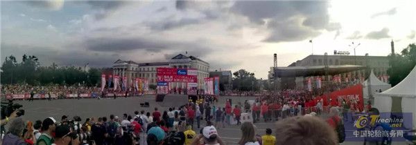 【丝绸之路拉力赛】发车仪式，赛轮代表中国自主品牌亮相国际汽车赛场
