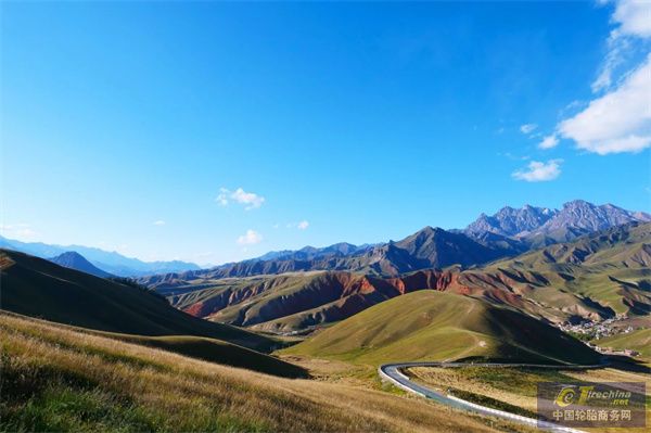 穿越祁连山，长途摩旅根本难不倒TA！