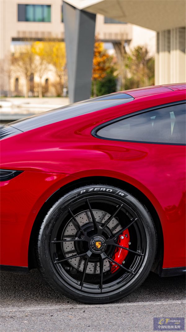 保时捷911 GTS_倍耐力P Zero R_4.jpg