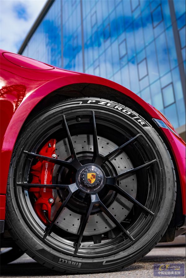 保时捷911 GTS_倍耐力P Zero R_3.jpg