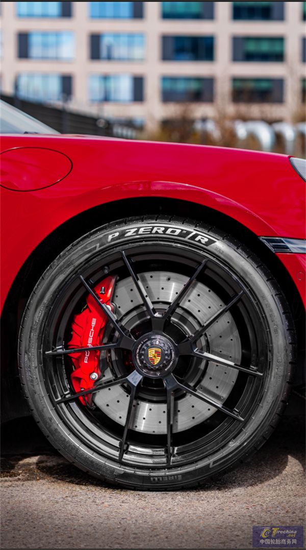 保时捷911 GTS_倍耐力P Zero R_2.jpg