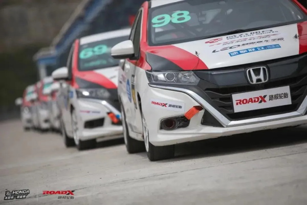 路极全热熔专业竞速轮胎首秀2021本田统一规格赛