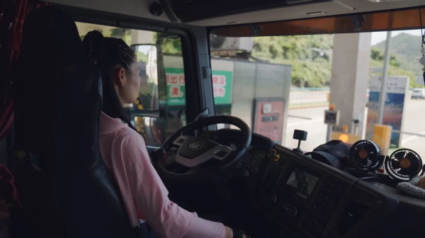 一群“挤上卡车的女性”——正新轮胎带您走入“移动的家”