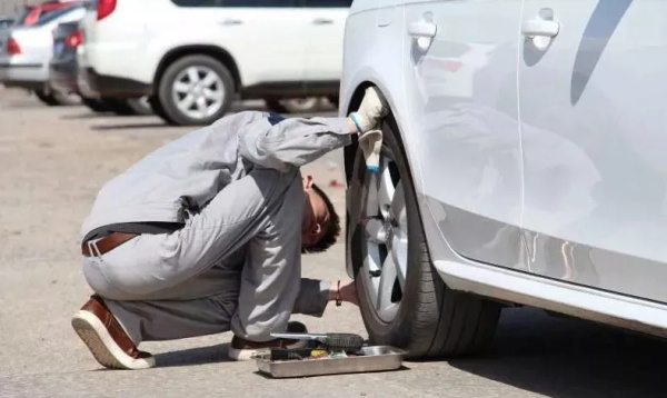 轮胎店无法生存？经济学家直至要害