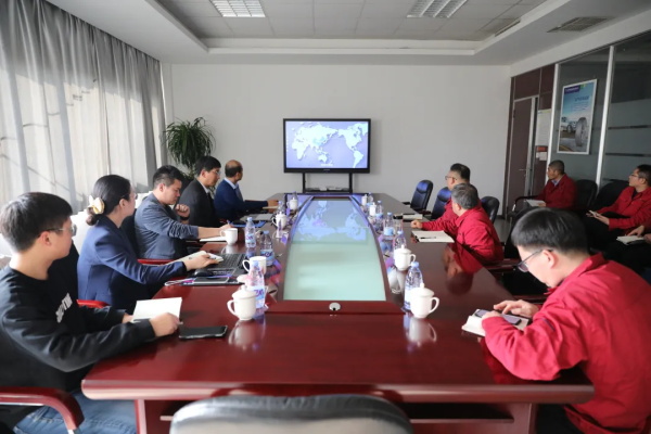 山东豪迈机械科技公司客人到枣矿橡胶公司丰源轮胎进行技术交流