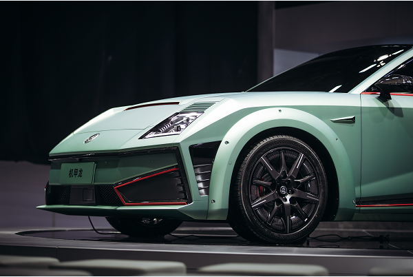 沙龙机甲龙燃动广州车展，以硬核实力为机甲科技品类树立标杆