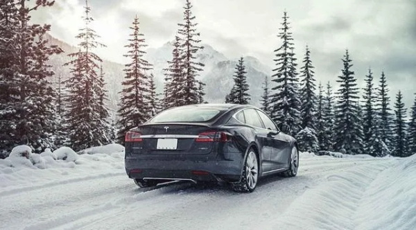 特斯拉再秀黑科技！车机自动检测轮胎磨损和胎纹深度