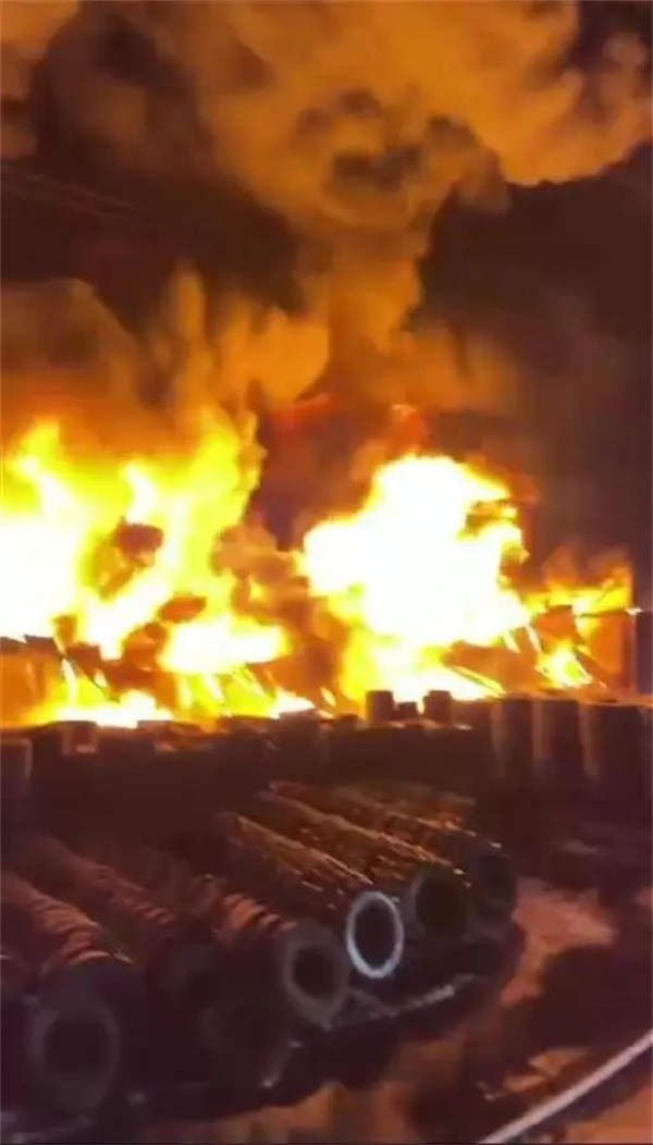 哈尔滨轮胎仓库大火 过火面积达1000平