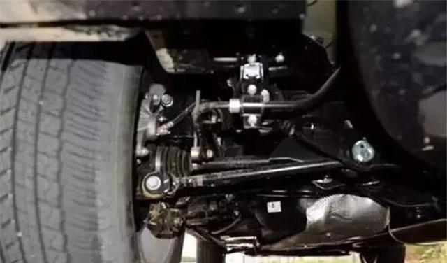 为什么新换了轮胎但是车辆会跑偏？