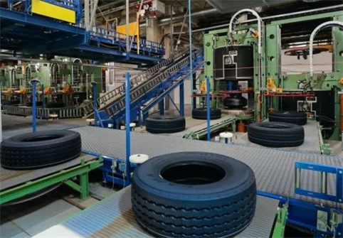 胶价跌破万三创新低，轮胎涨价潮能停吗？