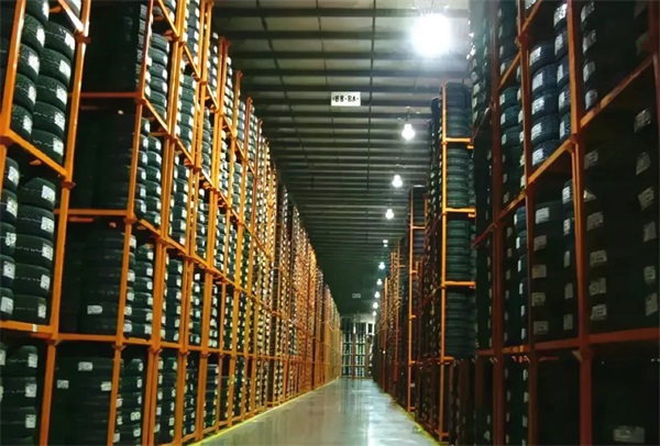 迪拜海外仓，首批轮胎入库！