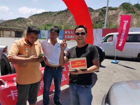 微光汇聚照亮前行路：玲珑轮胎助力卡友“疫”路平安