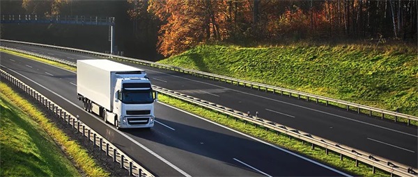 轮胎上的异物，你有及时清理吗？